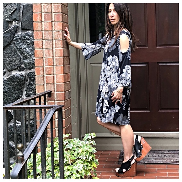 Triple lattice cold shoulder floral dress - Picture 4 of 7